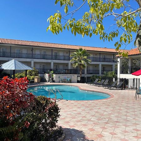 Red Roof Inn Plus & Suites 坦帕 外观 照片
