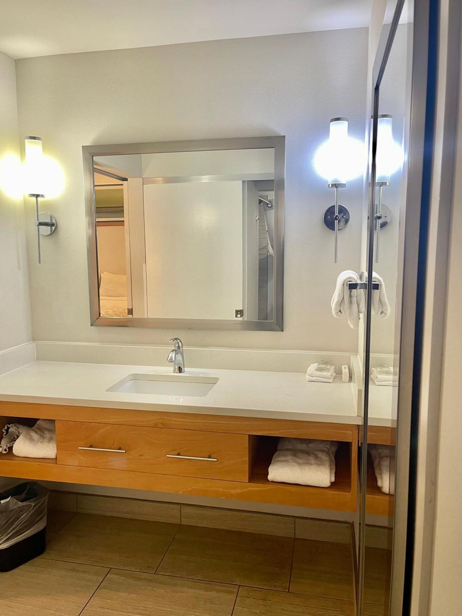 Red Roof Inn Plus & Suites 坦帕 客房 照片